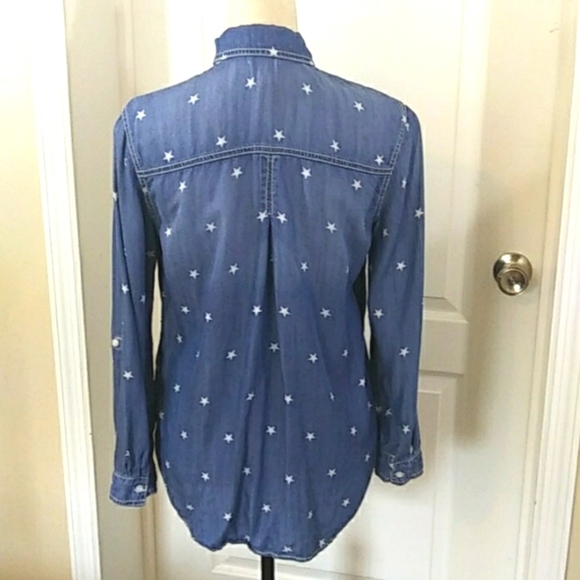 ID:23 Star Print Chambray Top - Picture 3 of 5